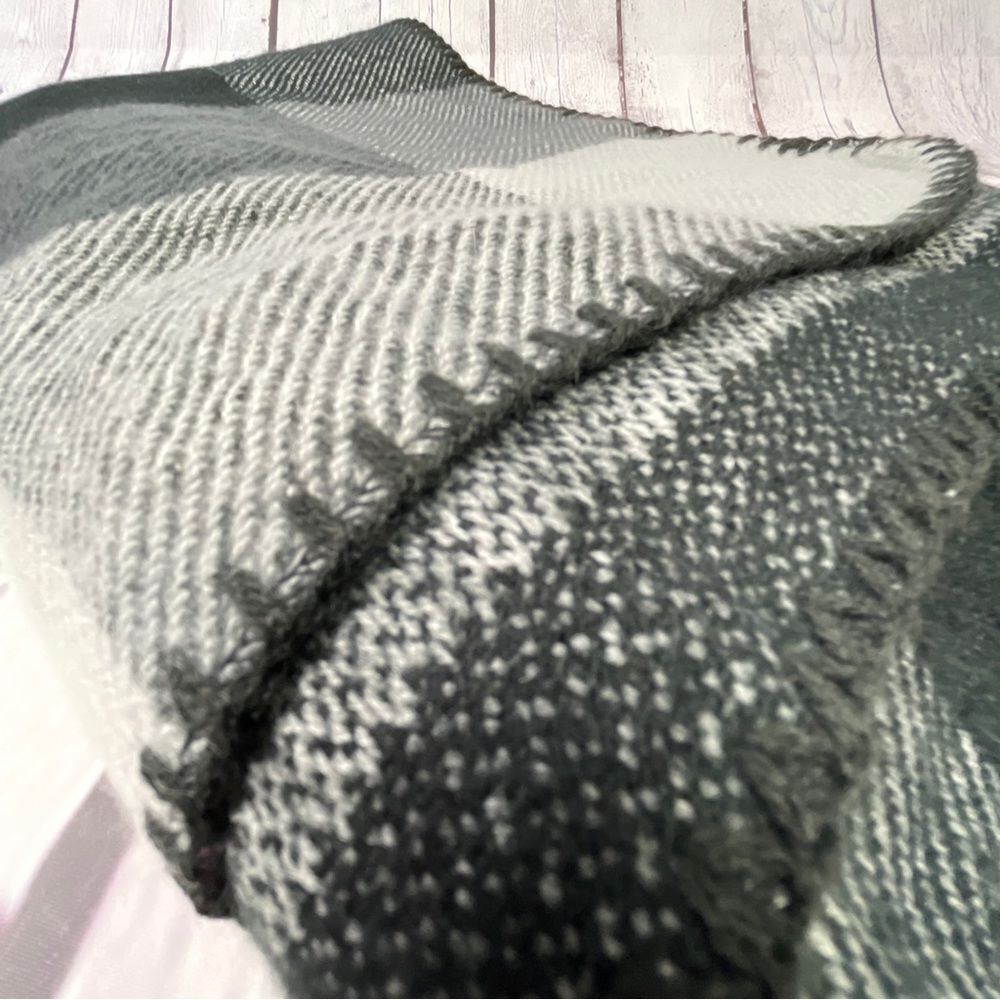 WOOLRICH black gray white buffalo check reversible blanket wrap poncho, one size - Picture 6 of 11